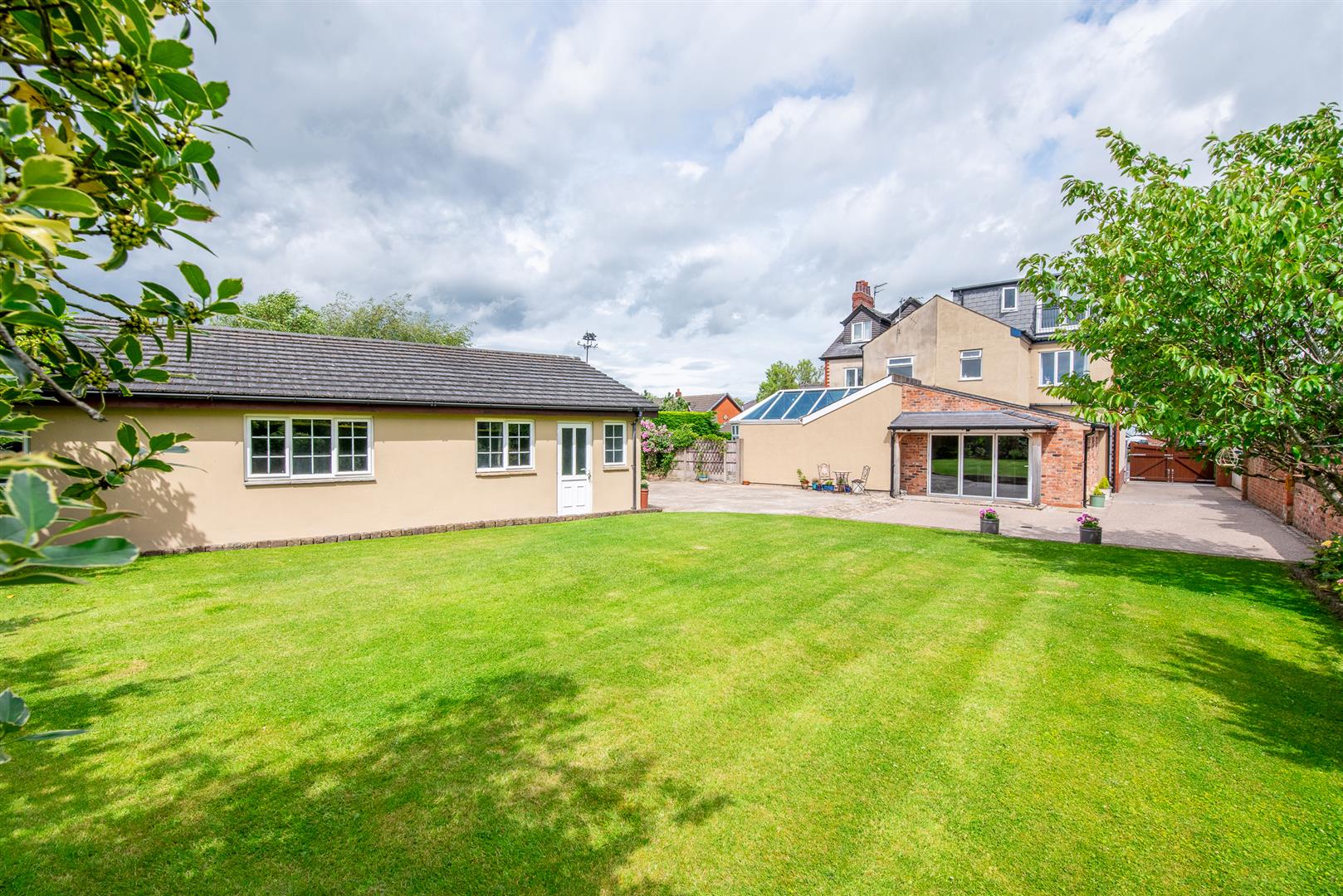4 bed property in Marsh Lane, Preston
